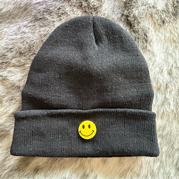 Smiley Face Beanie Hat Smile Yellow Black Adult - Picture 1 of 2